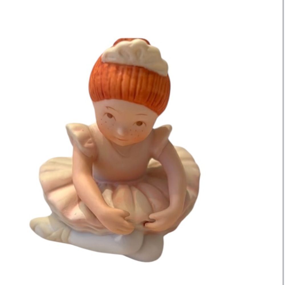 Vintage Holly Hobbie the sleeping beauty series XIV #30028 porcelain figurine